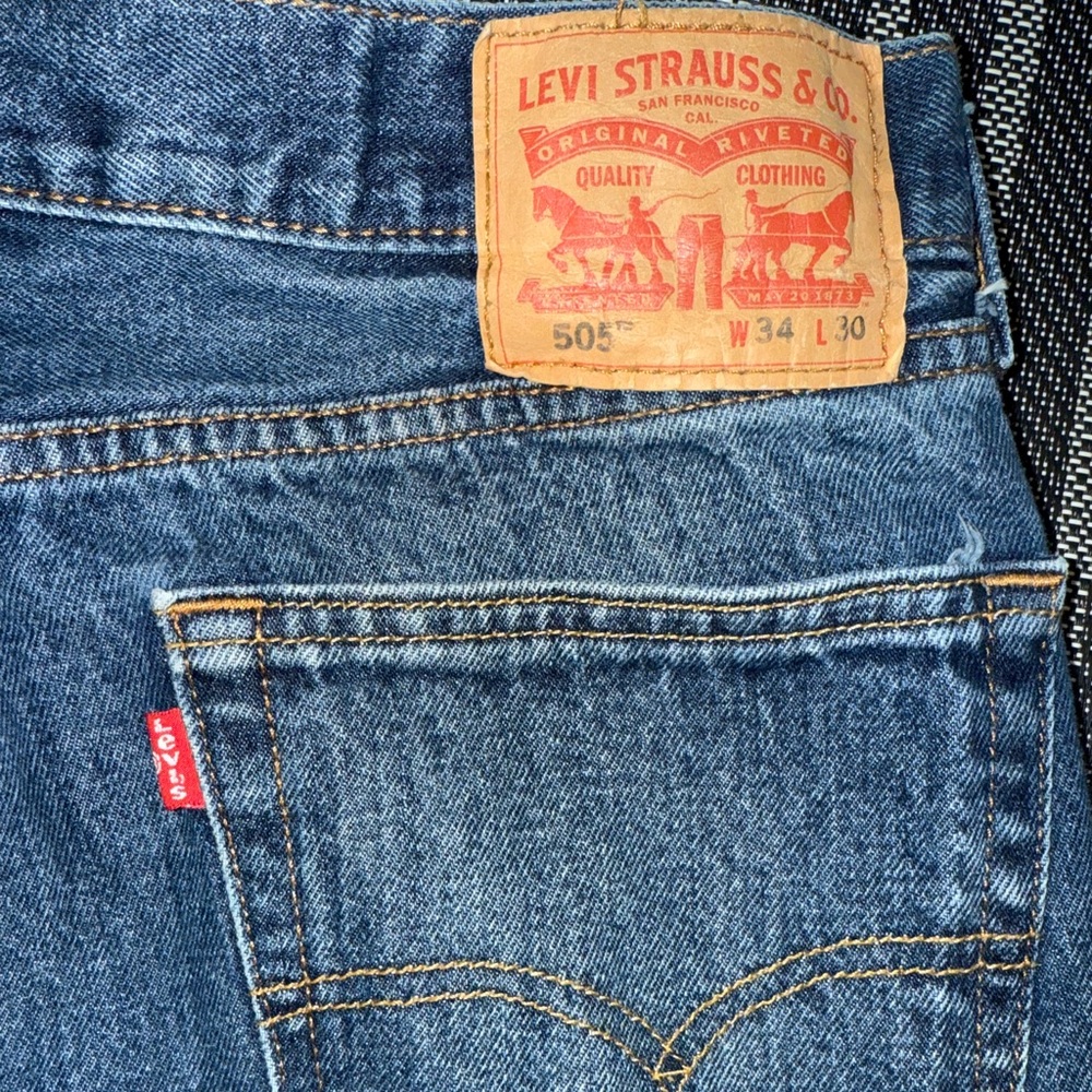 Levi’s 505 34x30 Men’s Medium Dark Wash Denim Zero Flaws Regular Fit